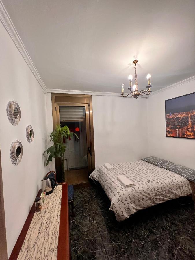 Room Familiar Sants Barcelona Exterior foto